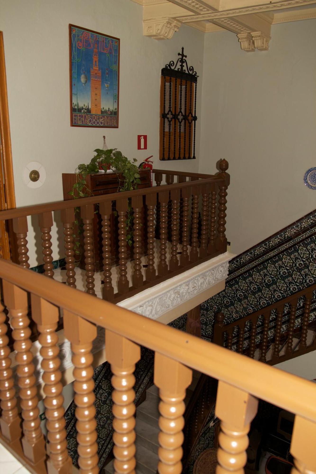 Pension Catedral Севиля Екстериор снимка