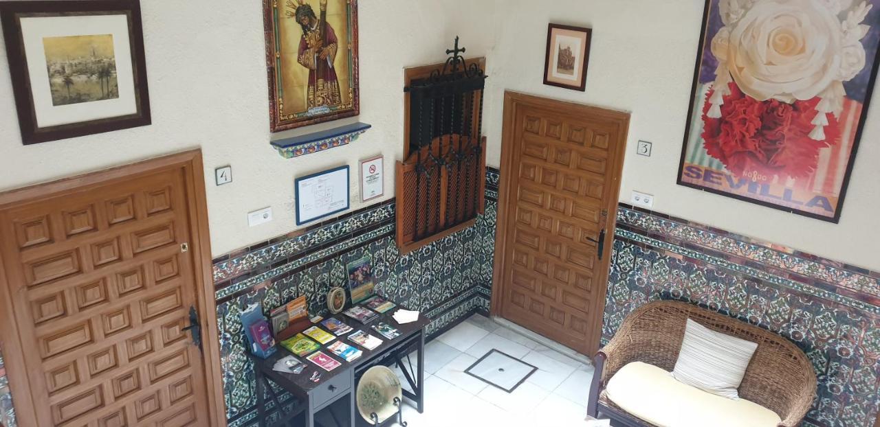 Pension Catedral Севиля Екстериор снимка