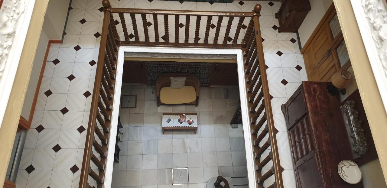 Pension Catedral Севиля Екстериор снимка
