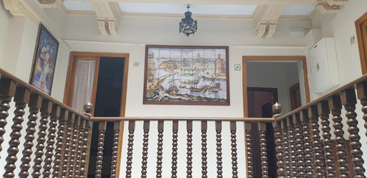 Pension Catedral Севиля Екстериор снимка