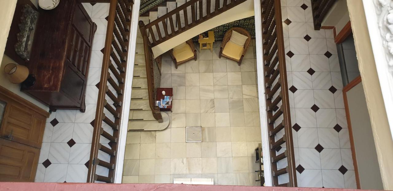 Pension Catedral Севиля Екстериор снимка
